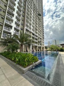 Kolam renang di atau dekat dengan The Celandine in QC by House of Faith