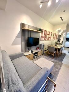 Televisyen dan/atau pusat hiburan di The Celandine in QC by House of Faith