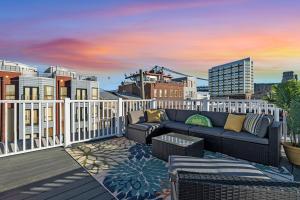 a balcony with a couch and a view of a city at Prime Old City Condo Free Parking Skyline Views in Philadelphia