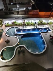 an overhead view of a swimming pool in a building at Cabo Branco Altiplano in João Pessoa