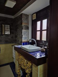 a bathroom with a sink and a tub at Casa Rosa in Camacha