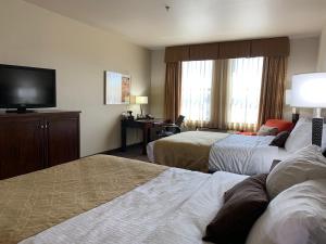Postel nebo postele na pokoji v ubytování Radisson Hotel River Falls