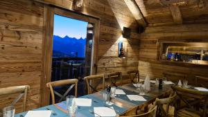 a dining room with a table and a window at Gîte l'Ermitage in Veysonnaz