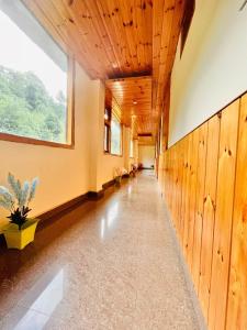 Foto dalla galleria di Hotel Himalayan Valley View Retreat - Best Selling Riverside Hotel in Manali a Manāli