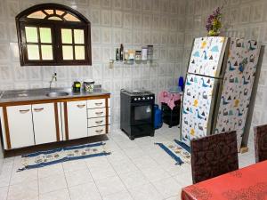 a kitchen with a refrigerator and a stove at Casa com Wi-Fi proximo a Ilha de Itaparica in Ponta da Areia +20 photos