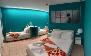 A bed or beds in a room at CALYPSO