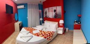 A bed or beds in a room at CALYPSO