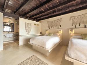 a bedroom with two beds and a bathroom at Chica in Tulum