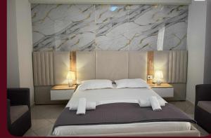 Postel nebo postele na pokoji v ubytování Hotel Pini