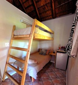 Postel nebo postele na pokoji v ubytování Kruger Dreams Lodge
