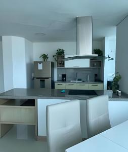 Kuchyň nebo kuchyňský kout v ubytování Apartamento en Bluegardens 1405