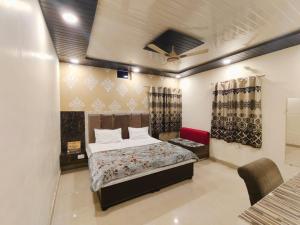 a bedroom with a bed and a chair in a room at Hotel virat inn in Gwalior