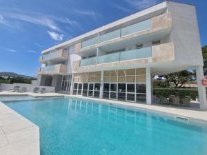 The swimming pool at or close to Apartamentos Martha's