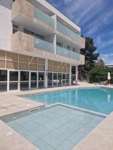 The swimming pool at or close to Apartamentos Martha's