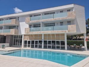The swimming pool at or close to Apartamentos Martha's