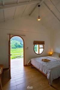 Postel nebo postele na pokoji v ubytování นาลั๊วะ-บ้านเวร Nalua-Banwen