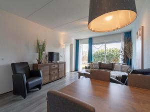 TV a/nebo společenská místnost v ubytování Apartment in Callantsoog near Beach Entrance