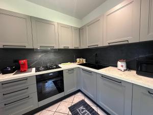Kuchyň nebo kuchyňský kout v ubytování Villa Las Palmas by Nicola Real Estate
