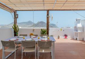 a dining room with a table and chairs at Casa Dracaena in San José