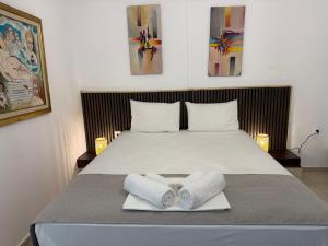 Amelia Seaview Apartments & Studios客房内的一张或多张床位