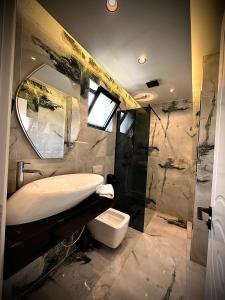 Koupelna v ubytování Martin Luxury Hotel