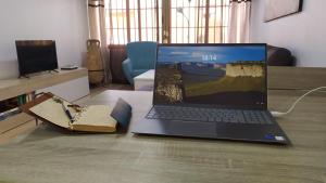 Telewizja i/lub zestaw kina domowego w obiekcie Atractivo apartamento en la playa con parking