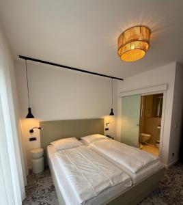 Postel nebo postele na pokoji v ubytování Altstadthotel Wetzel