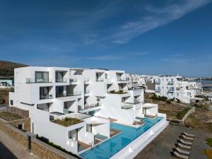 Bazén v ubytování Infinity View Hotel Tinos nebo v jeho okolí