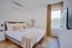 Giường trong phòng chung tại Villa Tina Family Resort Plitvice Lakes