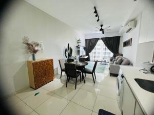 Studio I-Soho D'Gunduls Homestay by DGH I-CITY的休息区