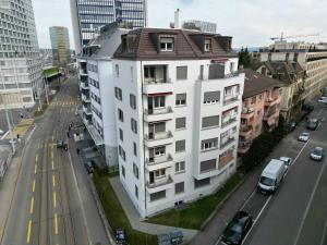 Downtown Dream 3 5BR with Balcony and Style BA21