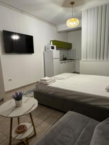 a room with a large bed and a refrigerator at Luxury beach studio in Mamaia Nord