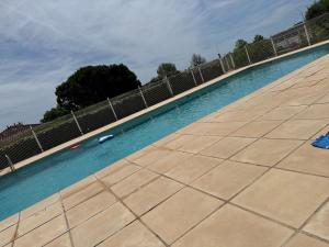 Piscina de la sau aproape de Appartement à Frejus avec piscine et terrasse +4 fotografii