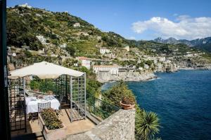 a view of a town on a hill next to the water at onde di luce in Ravello