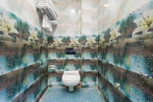 Koupelna v ubytování Hotel RK Residency Vasundhara Ghaziabad Delhi NCR