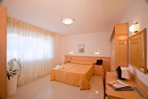 Postel nebo postele na pokoji v ubytování Hotel Jonni