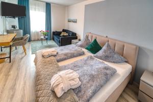 Postel nebo postele na pokoji v ubytování Baltic Stuben Hotel Garni Travemünde