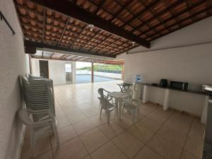 a room with chairs and a table and a counter at Pousada Aroeira in Arraial do Cabo