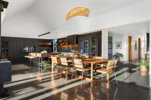 Χώρος καθιστικού στο Charlotte Estate Timeless Elegance in the Byron Hinterland +22 φωτογραφίες