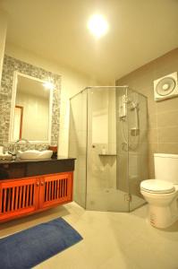 a bathroom with a shower and a toilet and a sink at Busyarin Hotel in Nong Khai