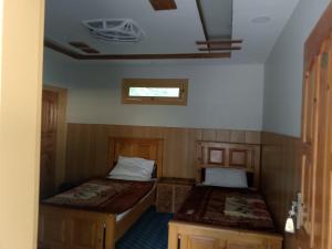 Postel nebo postele na pokoji v ubytování Kaghan Hills Resort