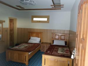 Postel nebo postele na pokoji v ubytování Kaghan Hills Resort
