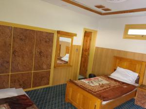 Postel nebo postele na pokoji v ubytování Kaghan Hills Resort