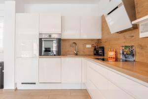 Kuchyňa alebo kuchynka v ubytovaní Luxury Villa Emily