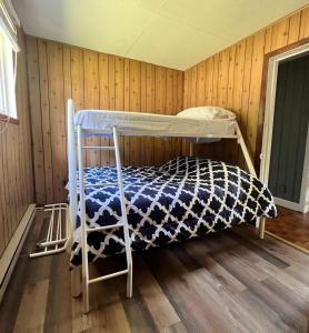 Ένα ή περισσότερα κρεβάτια σε δωμάτιο στο Chalet spacieux pour escapade en nature
