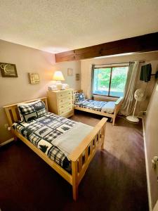 Ένα ή περισσότερα κρεβάτια σε δωμάτιο στο Spacious Condo-Attitash Ski-Storyland-Saco & More!! +19 φωτογραφίες