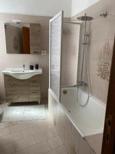 Koupelna v ubytování La Casa di Ester Three-room apartment