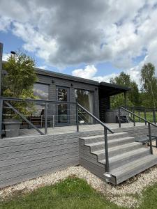 Budova, kde se kemp nachází