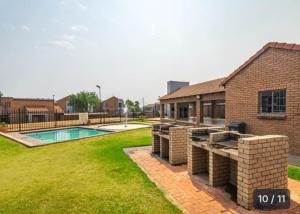 Foto dalla galleria di Cozy 2bedroom in Bel Aire Complex Midrand a Midrand