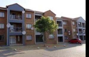 Foto dalla galleria di Cozy 2bedroom in Bel Aire Complex Midrand a Midrand